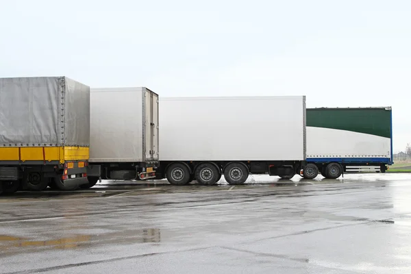 Aanhangwagens van de vrachtwagen — Stockfoto