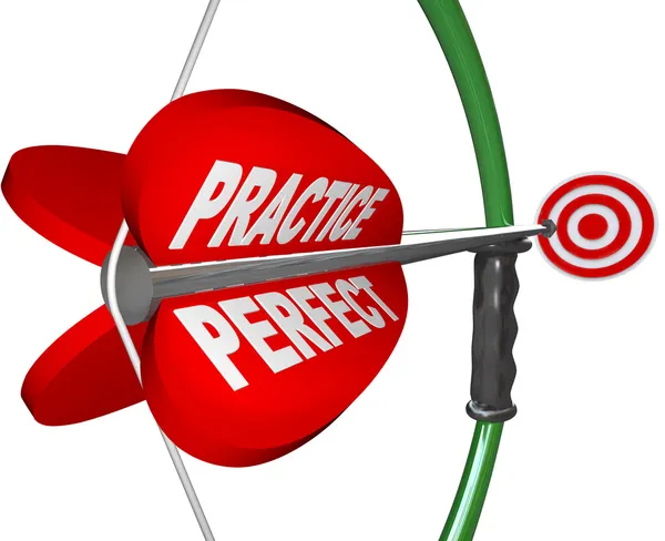Practice Makes Perfect - Bow and Arrow Aimed at Bulls Eye — Stock Photo, Image