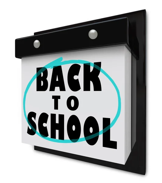 Zurück zur Schule - Wandkalender erinnert an Unterrichtsbeginn — Stockfoto
