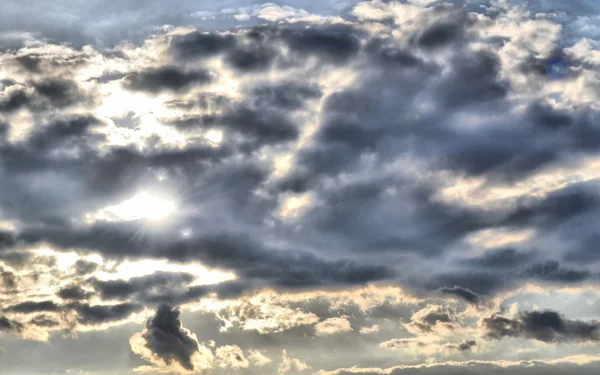 Облака в HDR — стоковое фото