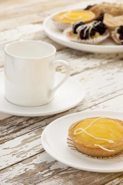 Lemon tart and coffee — Stock Photo, Image