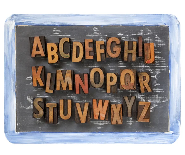 Boekdruk alfabet op blackboard — Stockfoto