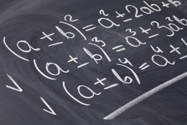 Matematiska ekvationer på blackboard Stockbild
