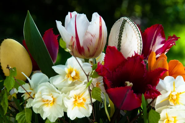 Пасхальный букет цветов — стоковое фото