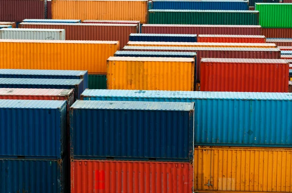 Coloridos contenedores de carga — Foto de Stock