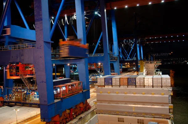 Containerschip (VN) wordt geladen — Stockfoto