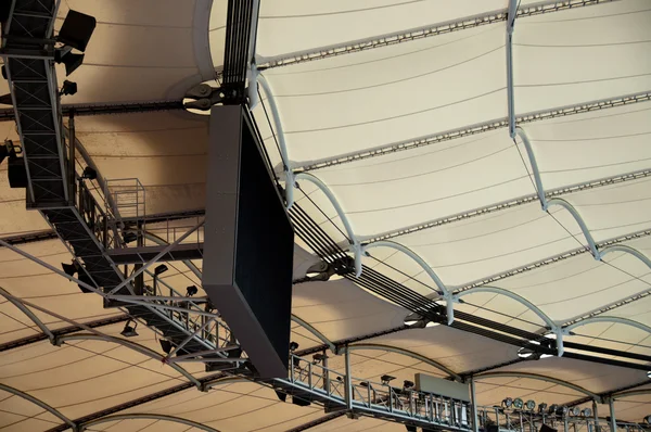 Konstrukcja dachu stadionu piłka nożna — Zdjęcie stockowe