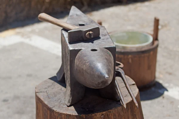 铁锤和铁砧 — 图库照片