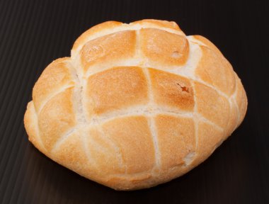 Bir parça ekmek.