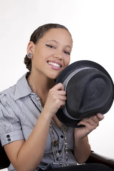 Portret van de jonge gemengde etnische vrouw met hoed — Stockfoto