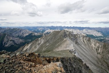 sayan mountais çıkıntı ve siberia.russia taşları.