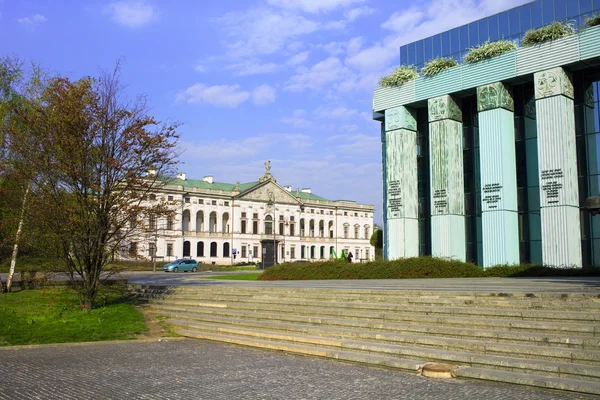 Nationalbibliothek und Oberster Gerichtshof in Warschau — Stockfoto