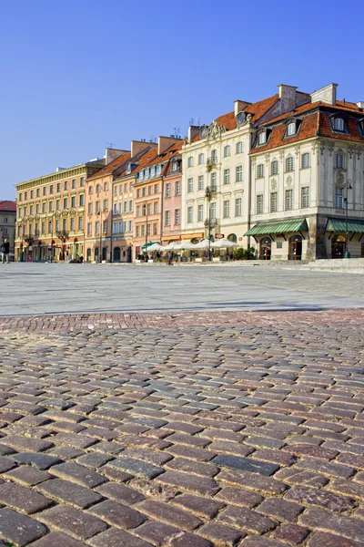Geplaveide plein in de oude binnenstad van Warschau — Stockfoto