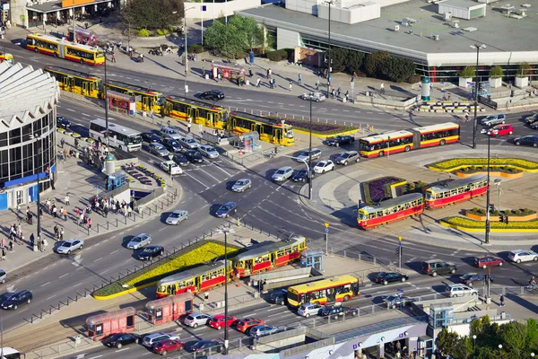 Berufsverkehr im Kreisverkehr — Stockfoto