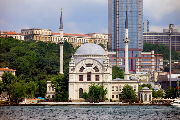 Dolmabahce moskén i istanbul — Stockfoto