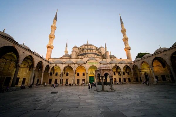 Mezquita Azul al anochecer — Foto de Stock