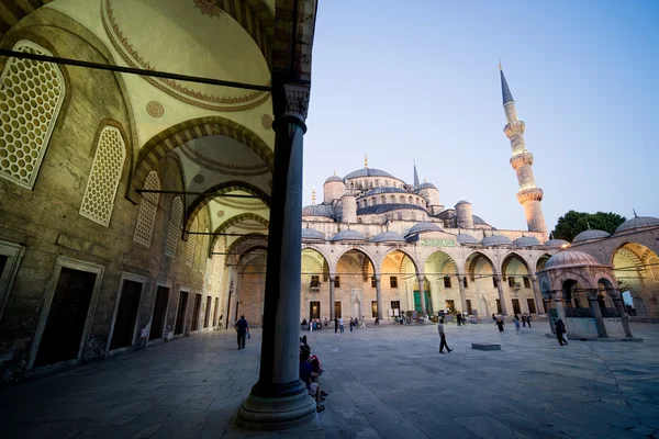 Голубая мечеть на закате — стоковое фото