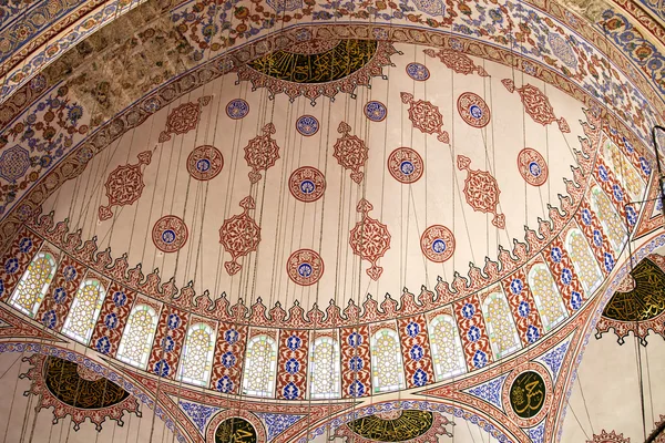 Intérieur du dôme de la mosquée bleue — Photo