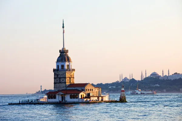 Maiden tower i istanbul — Stockfoto