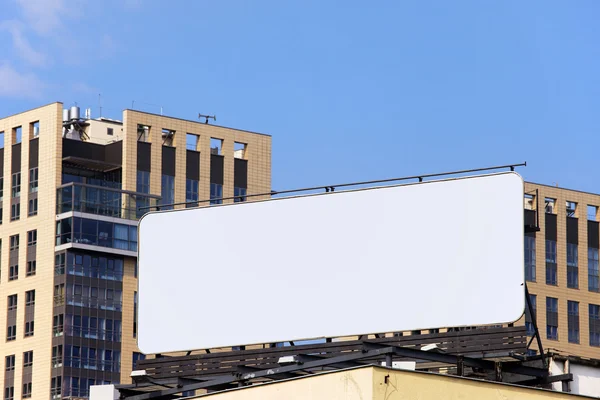 Бланк билборд в центре города — стоковое фото