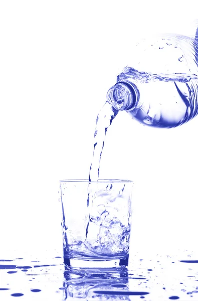 Água em um copo — Fotografia de Stock