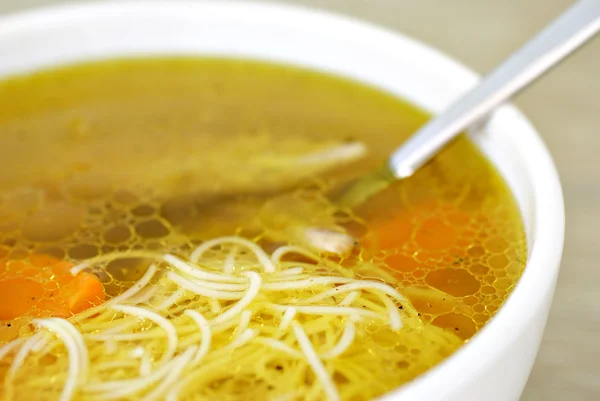 Sup ayam dengan mie — Stok Foto