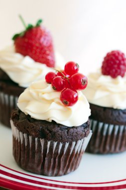 Red berry cupcakes clipart