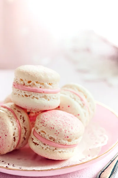 Strawberry macarons — Stock Photo, Image