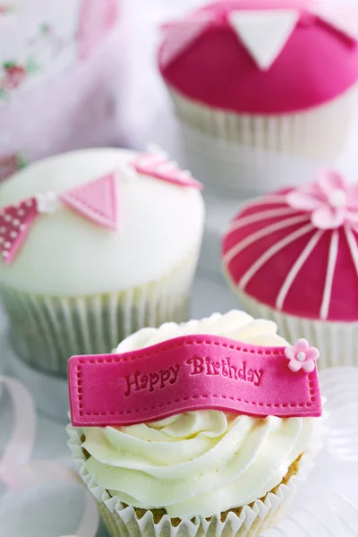 Кексы на день рождения — стоковое фото
