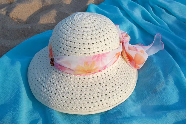 Women's summer hat and cape — Stock Photo, Image