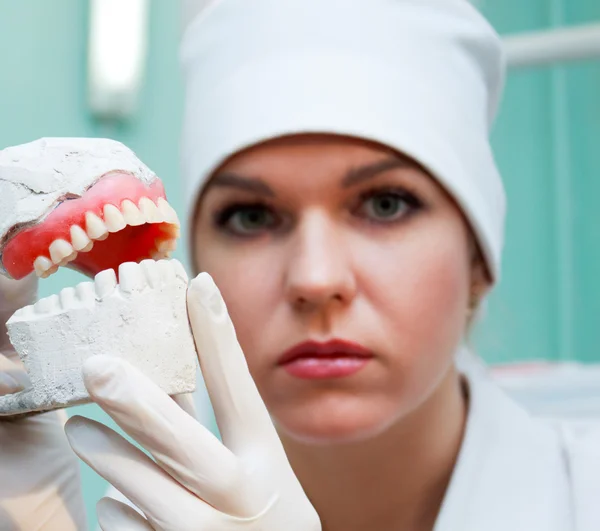 Mujer dentista — Foto de Stock