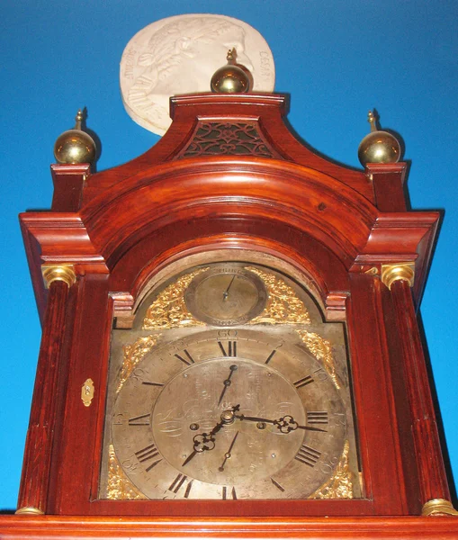 Velho relógio de parede — Fotografia de Stock