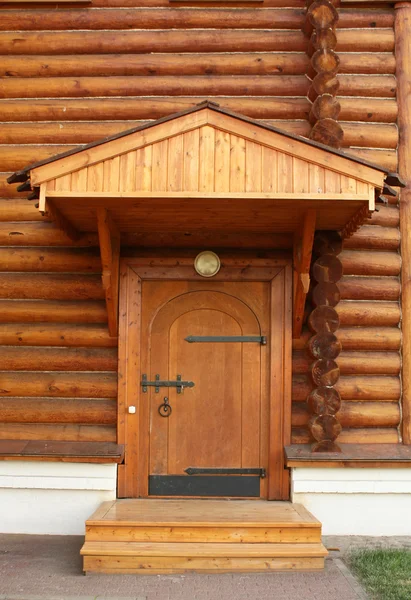Ingresso in una casa di legno — Foto Stock