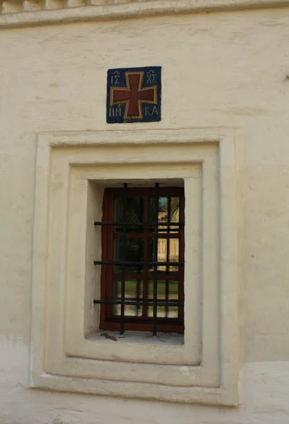 Okno budovy staré momastery — Stock fotografie