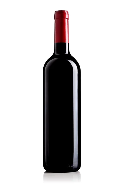 Бутылка вина с красной этикеткой — стоковое фото