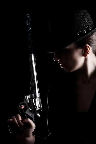 Bir tabanca ile Bayan — Stok fotoğraf