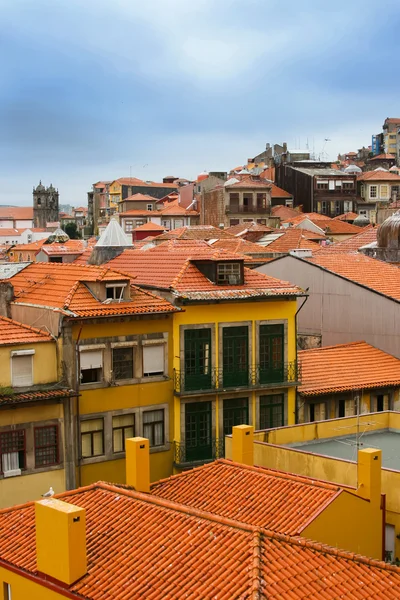 Rode daken in oude porto — Stockfoto