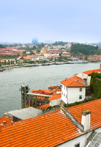 Пейзаж реки Дору в Порту, Португалия — стоковое фото
