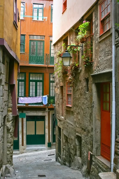 Rue classique dans la vieille ville de Porto Photo De Stock