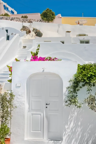 Arquitectura blanca clásica de Santorini, Grecia — Foto de Stock