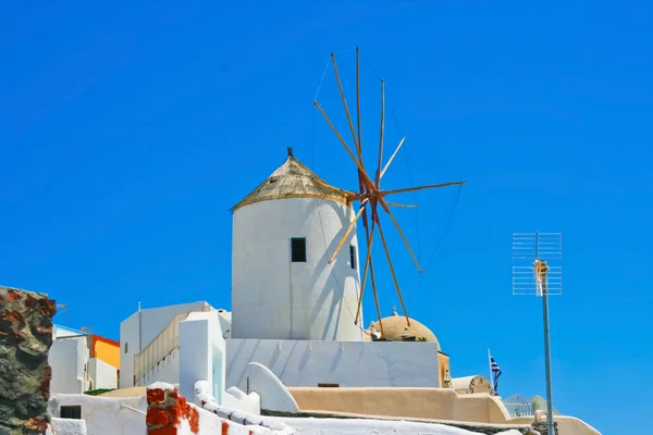 Moinho de vento mágico em Santorini — Fotografia de Stock