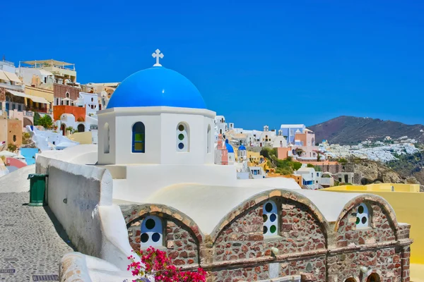 Iglesias azules de Oia en Santorini — Foto de Stock
