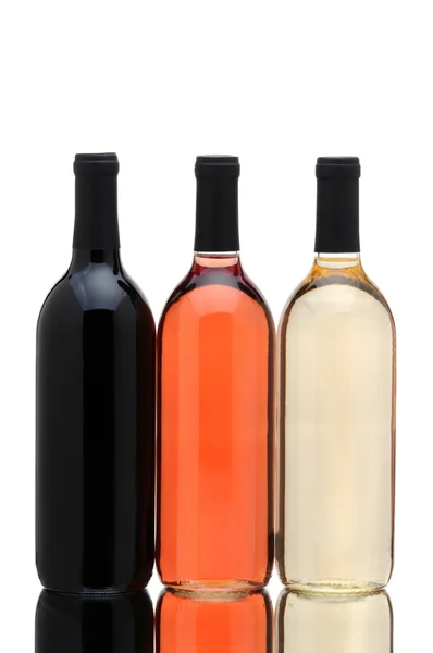 Weinflaschen auf weiß — Stockfoto