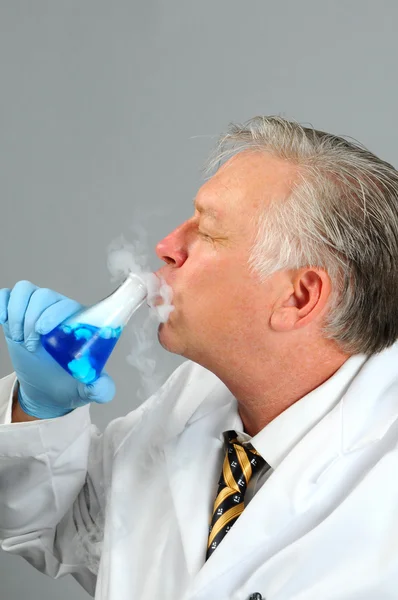 Mad scientist drinks his concoction — Stock Photo, Image