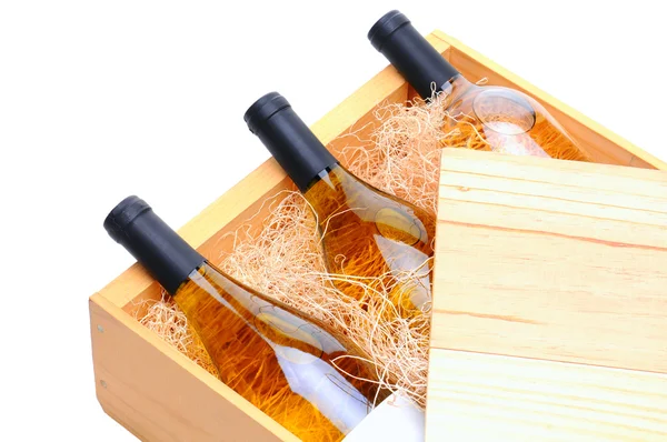 Botellas de vino blanco en caja de madera —  Fotos de Stock