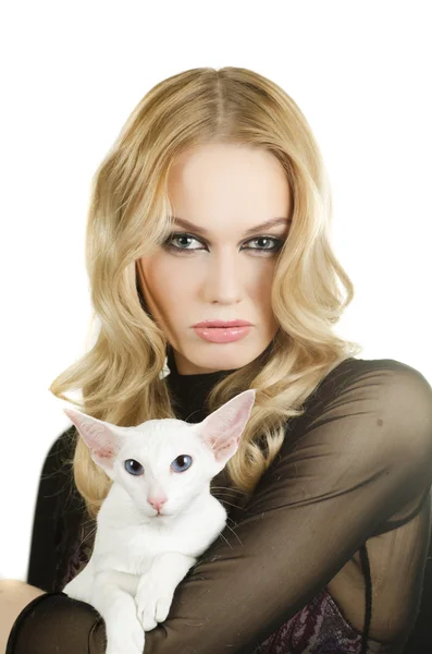 Femme avec chat oriental à poil court — Photo