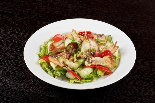 Füme yılan balığı salatası — Stok fotoğraf