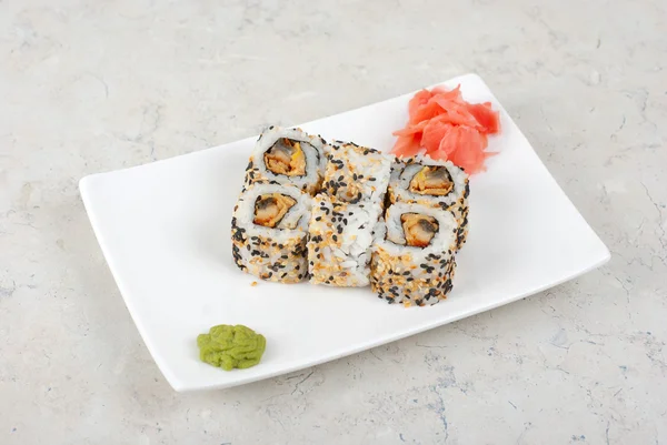 Sushi met sesam — Stockfoto