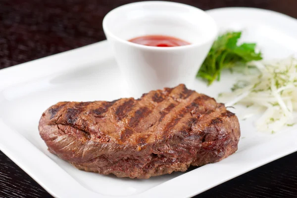 Steak de bœuf rôti juteux — Photo
