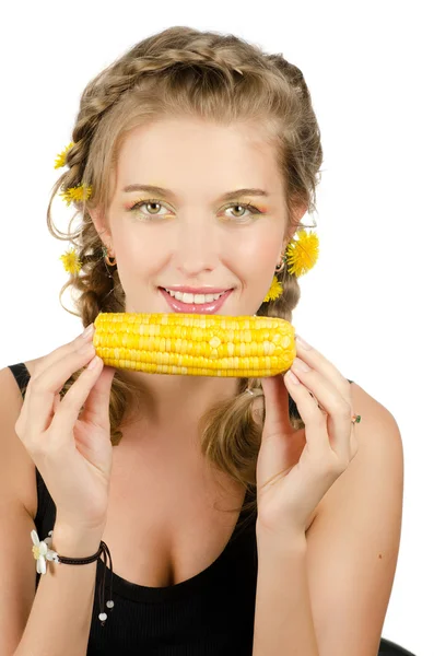 Mujer comiendo mazorca de maíz —  Fotos de Stock
